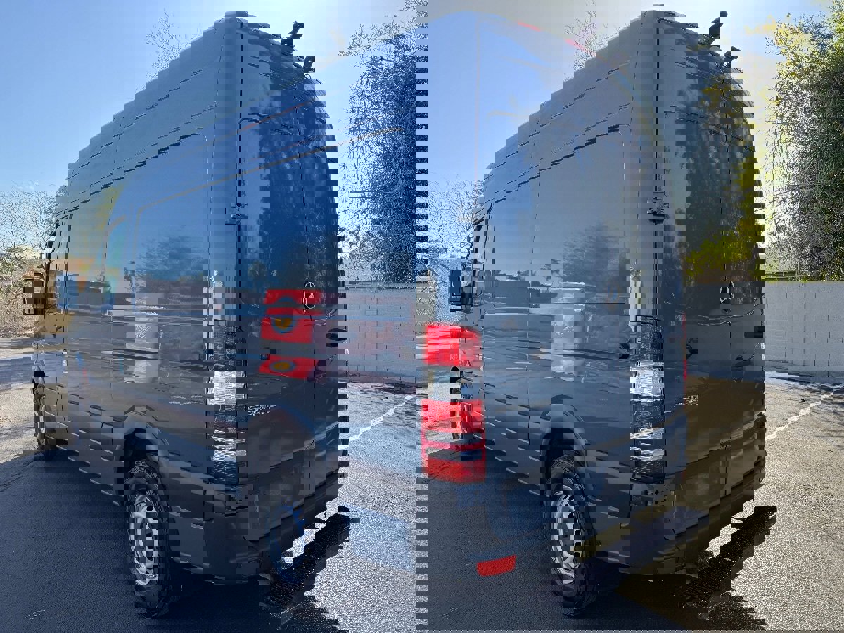 Used 2018 Mercedes-Benz Sprinter 2500 image 7