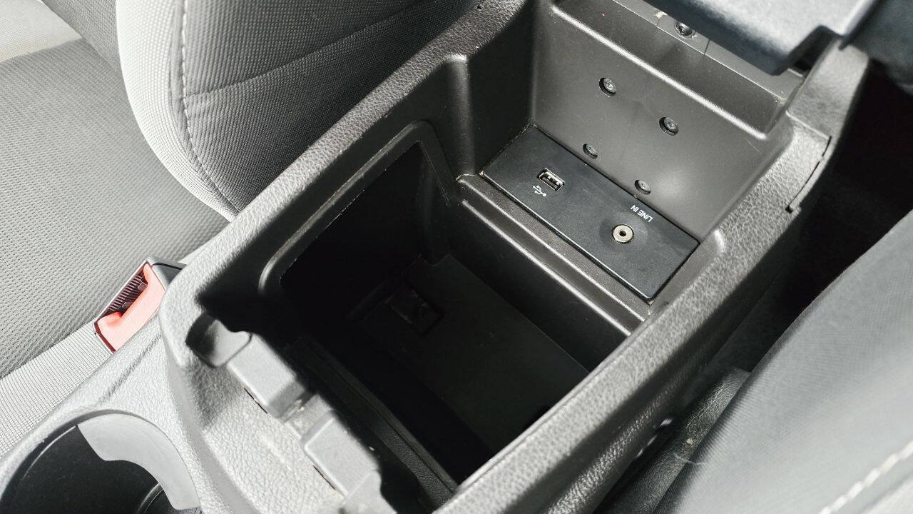 Used 2014 Ford Focus SE w/ SE Winter Package FWD image 21