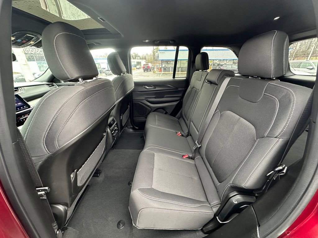 Used 2024 Jeep Grand Cherokee Laredo X image 22