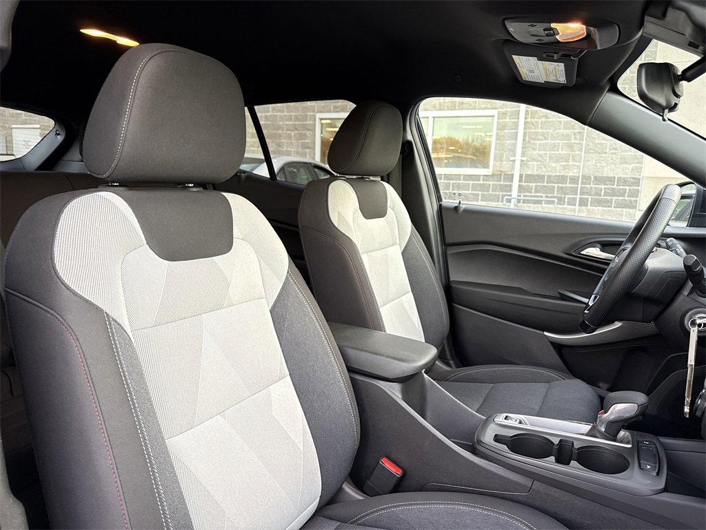 Used 2024 Chevrolet Trax RS w/ Driver Confidence Package image 24