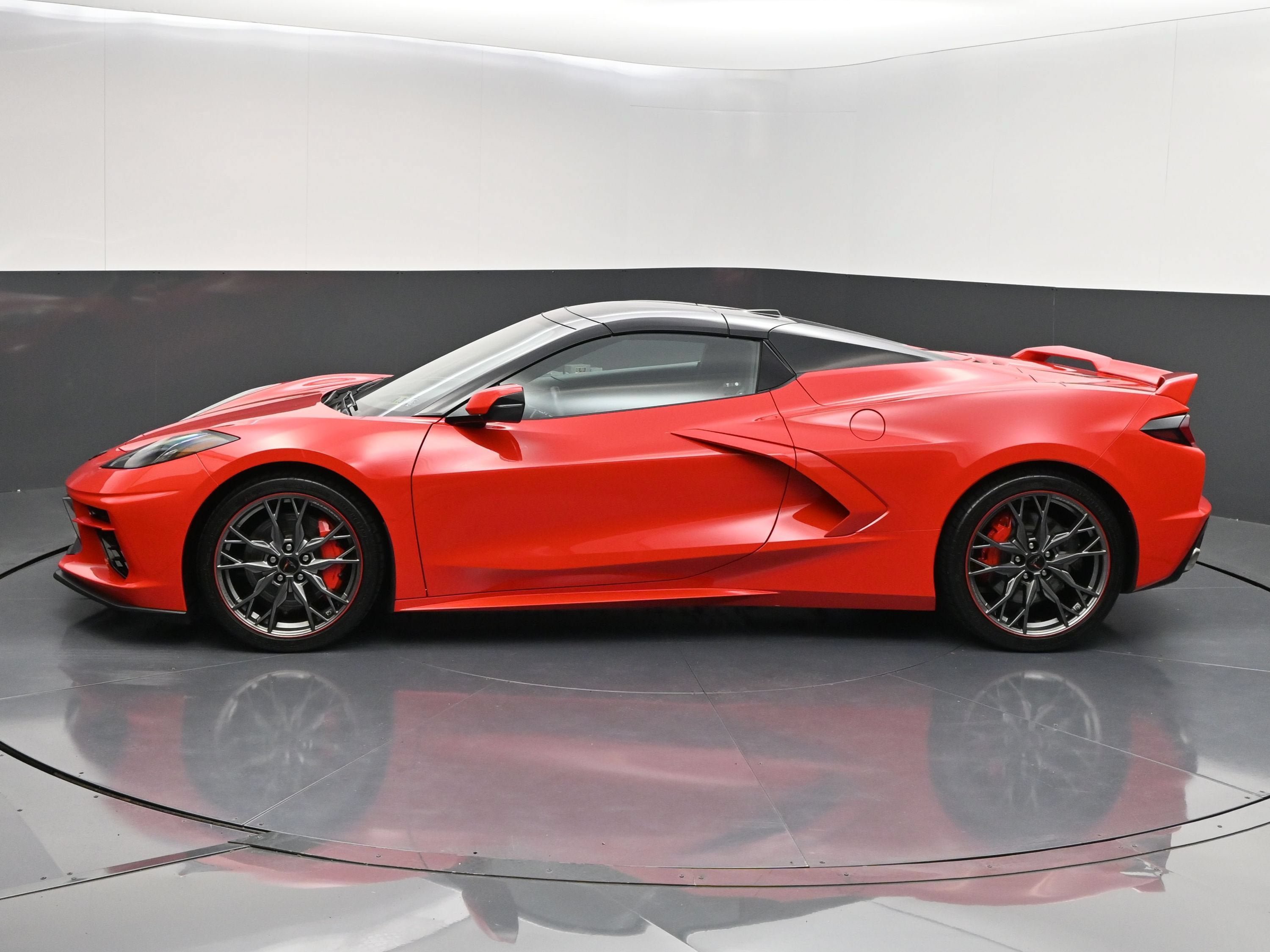 Used 2024 Chevrolet Corvette Stingray Premium Conv w/ Z51 Performance Package RWD image 4