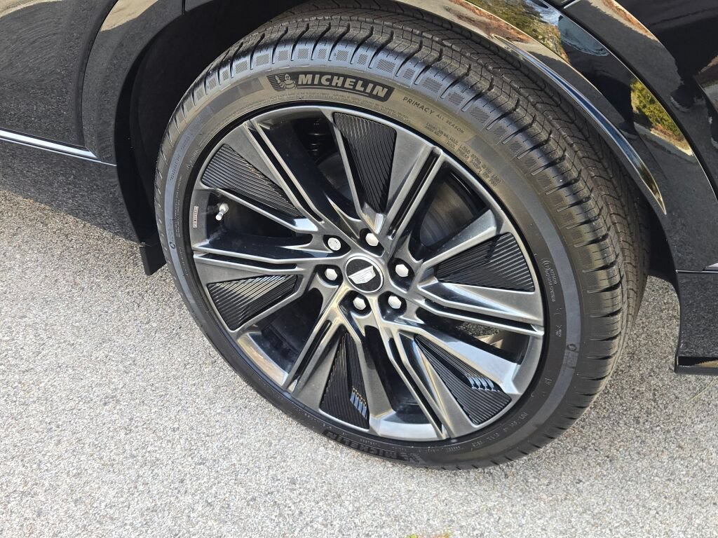 New 2026 Cadillac Lyriq Signature Sport AWD/4WD image 14