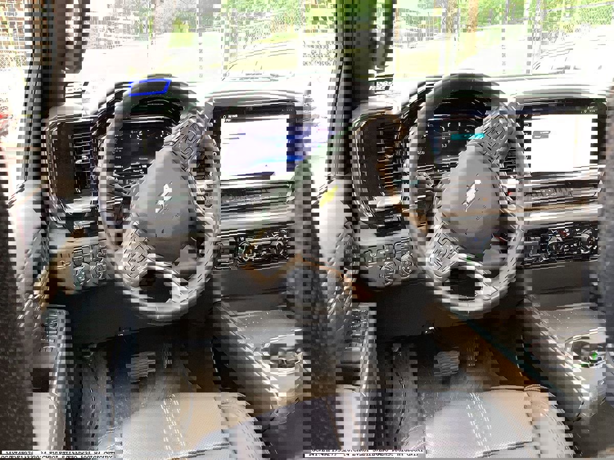 Used 2024 Chevrolet Silverado 3500 High Country w/ High Country Premium Package AWD/4WD image 6