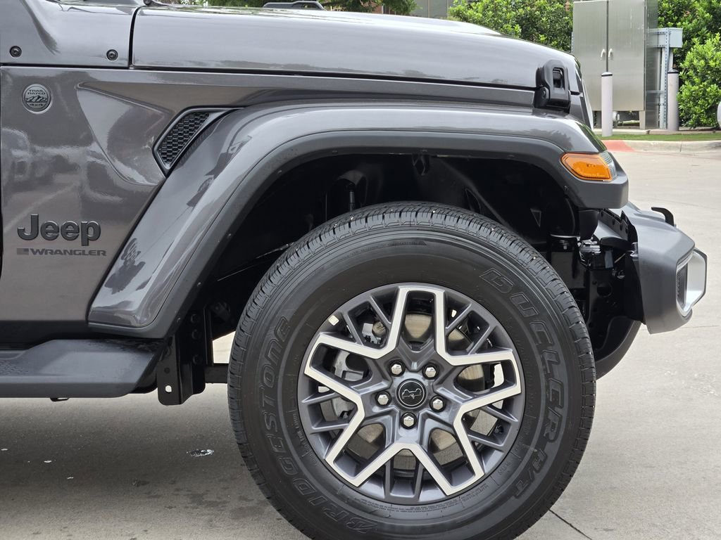 Used 2025 Jeep Wrangler Unlimited Sahara AWD/4WD image 13