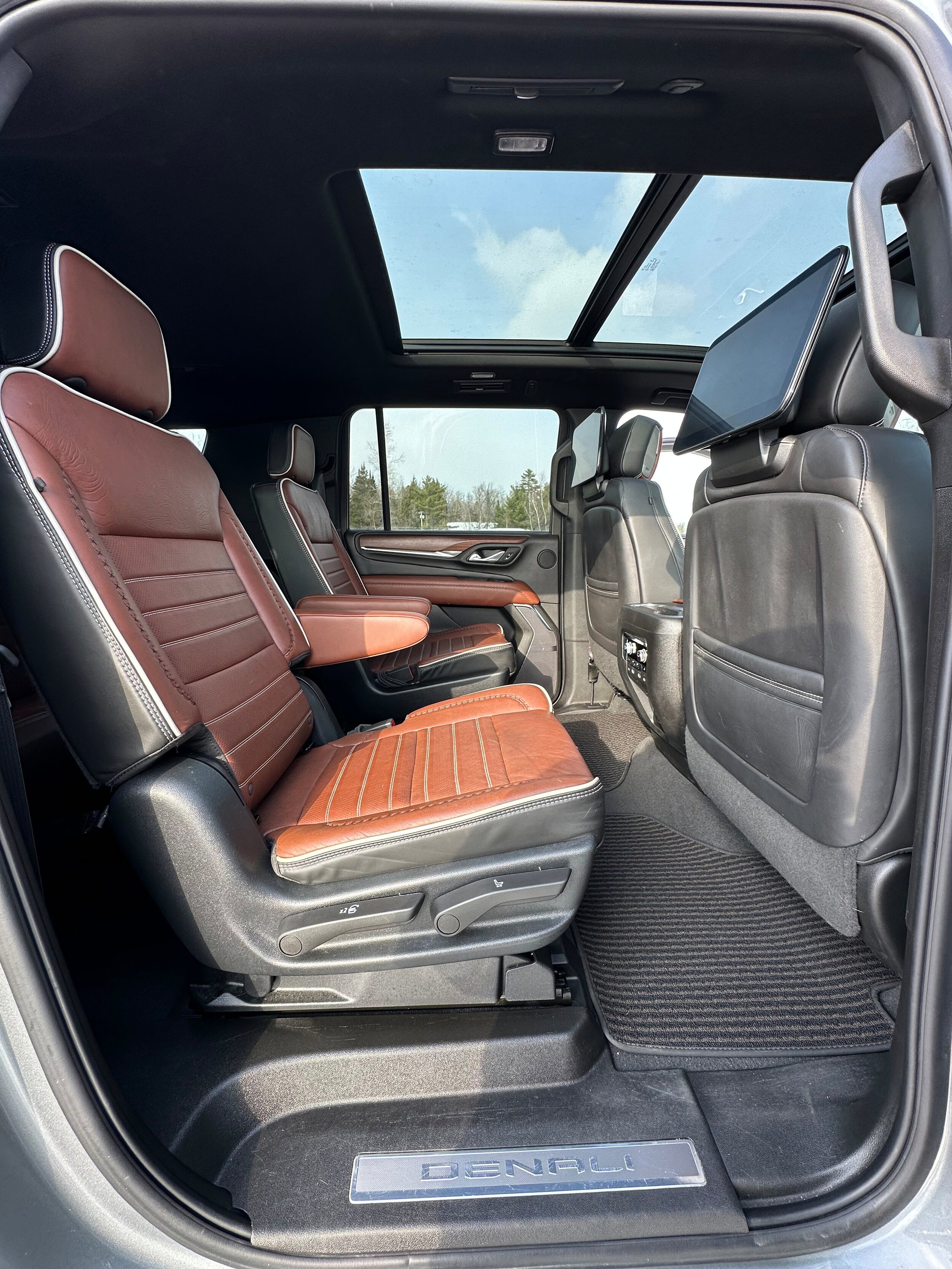 Used 2023 GMC Yukon XL Denali Ultimate AWD/4WD image 24