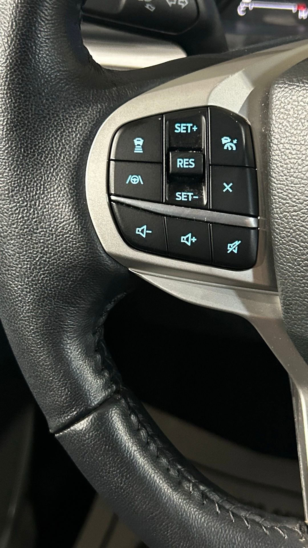 Used 2023 Ford Explorer XLT w/ Equipment Group 202A AWD/4WD image 75