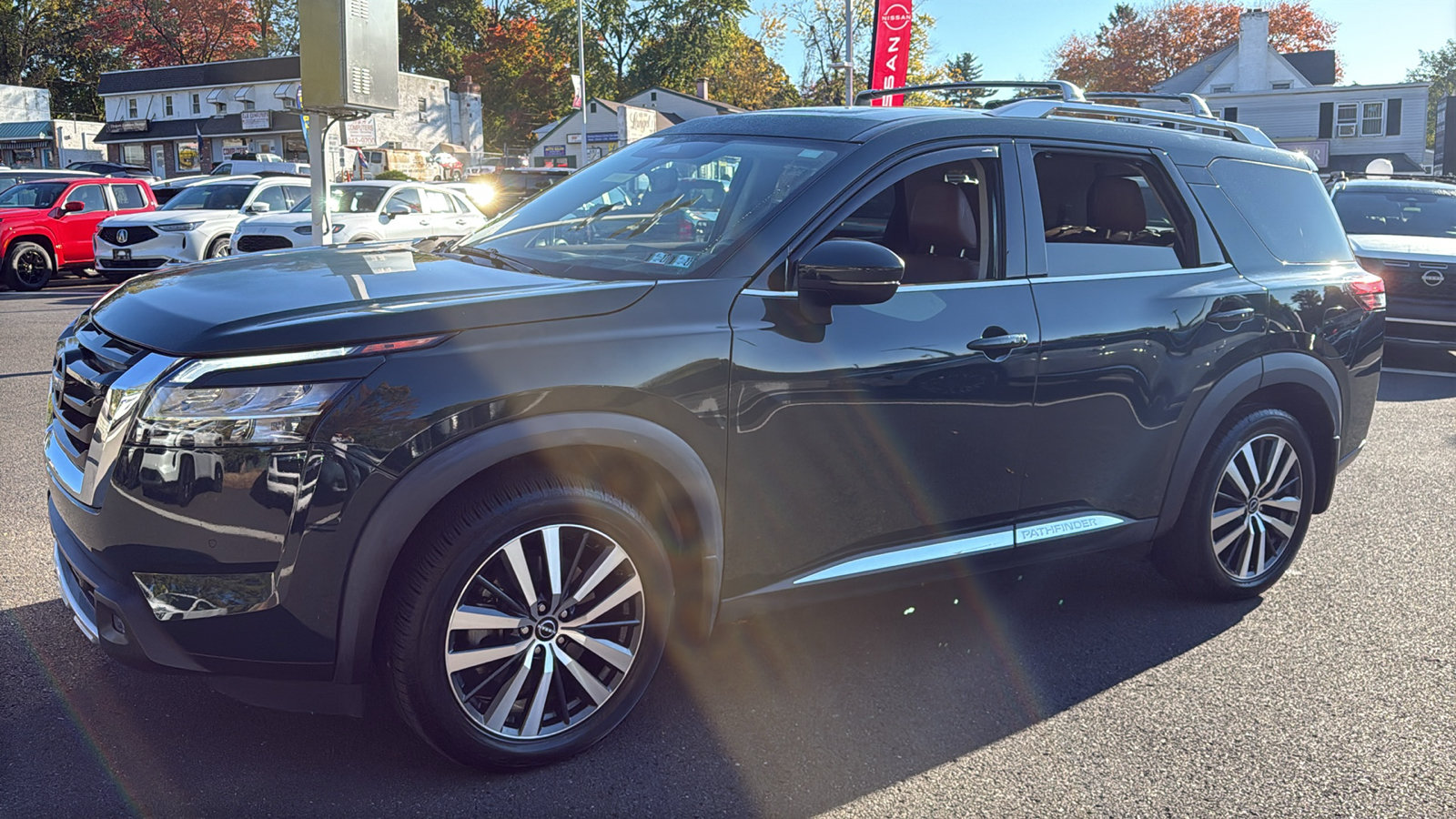 Certified 2022 Nissan Pathfinder Platinum w/ Cargo Package AWD/4WD image 3