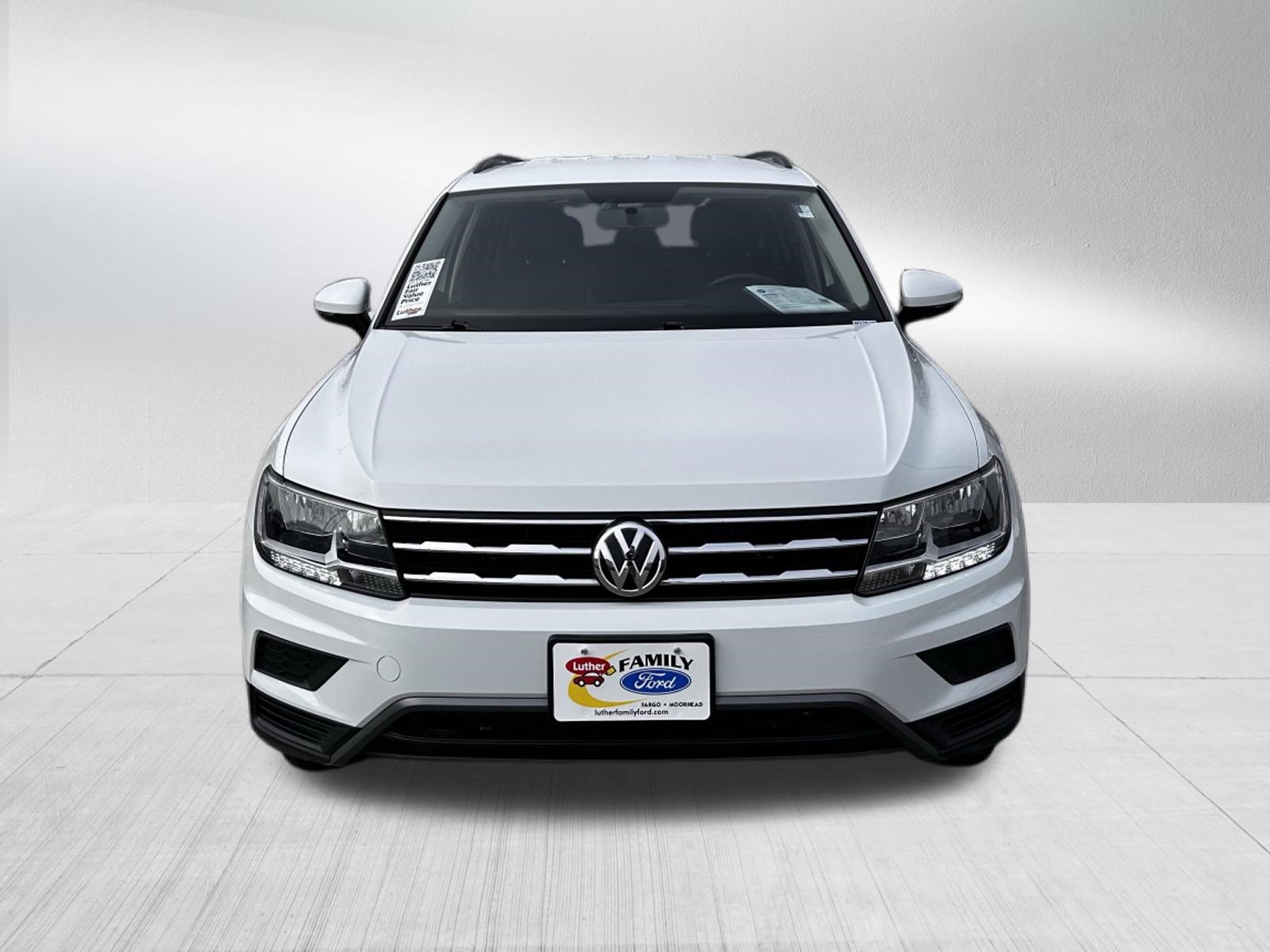 Used 2020 Volkswagen Tiguan S image 2