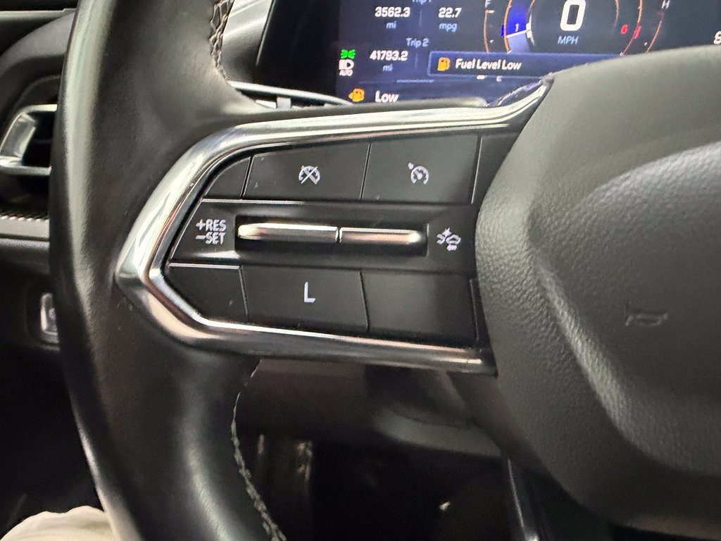 Used 2025 Chevrolet Traverse LT FWD image 21