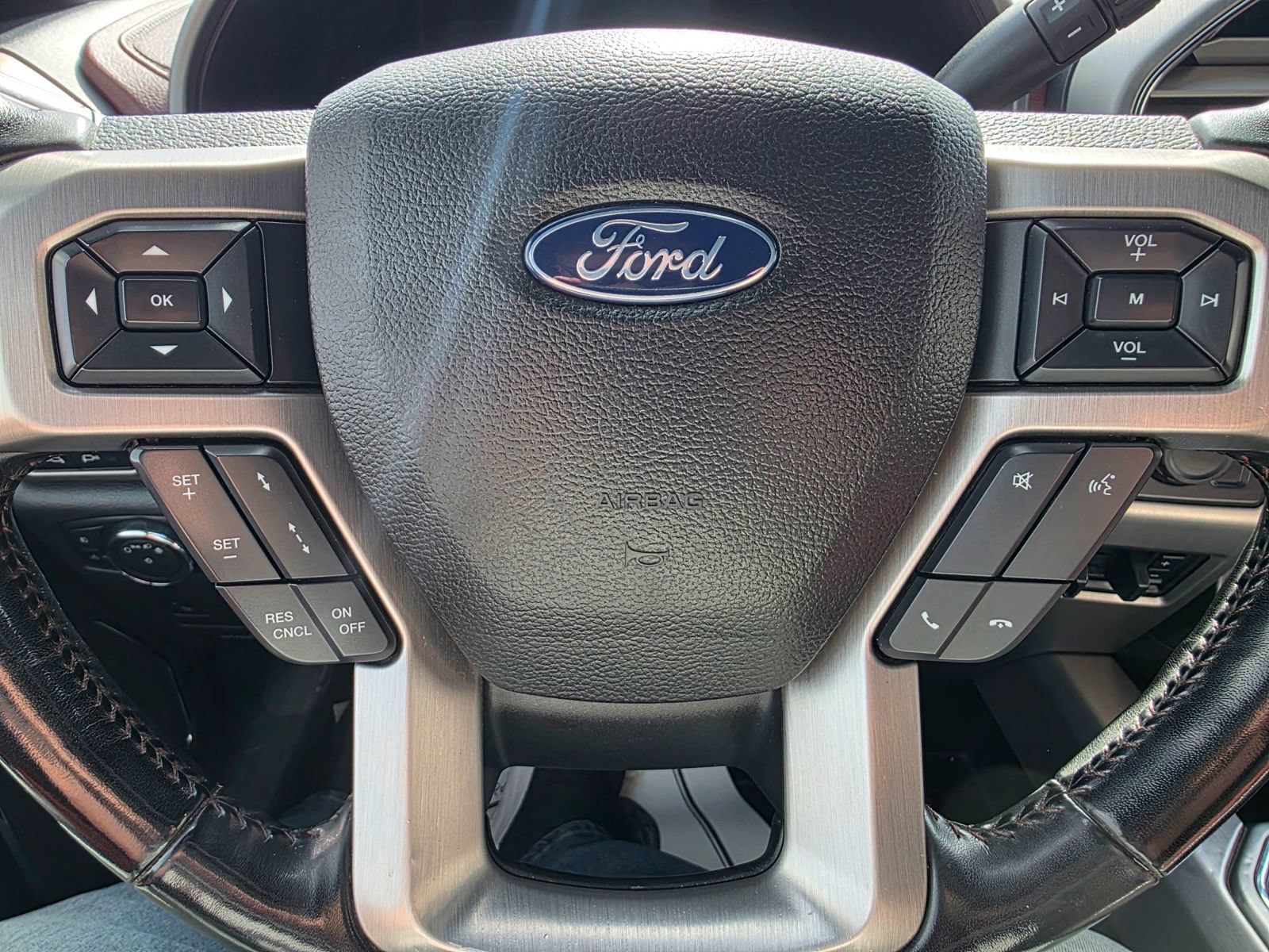 Used 2018 Ford F250 Platinum w/ Platinum Ultimate Package AWD/4WD image 16