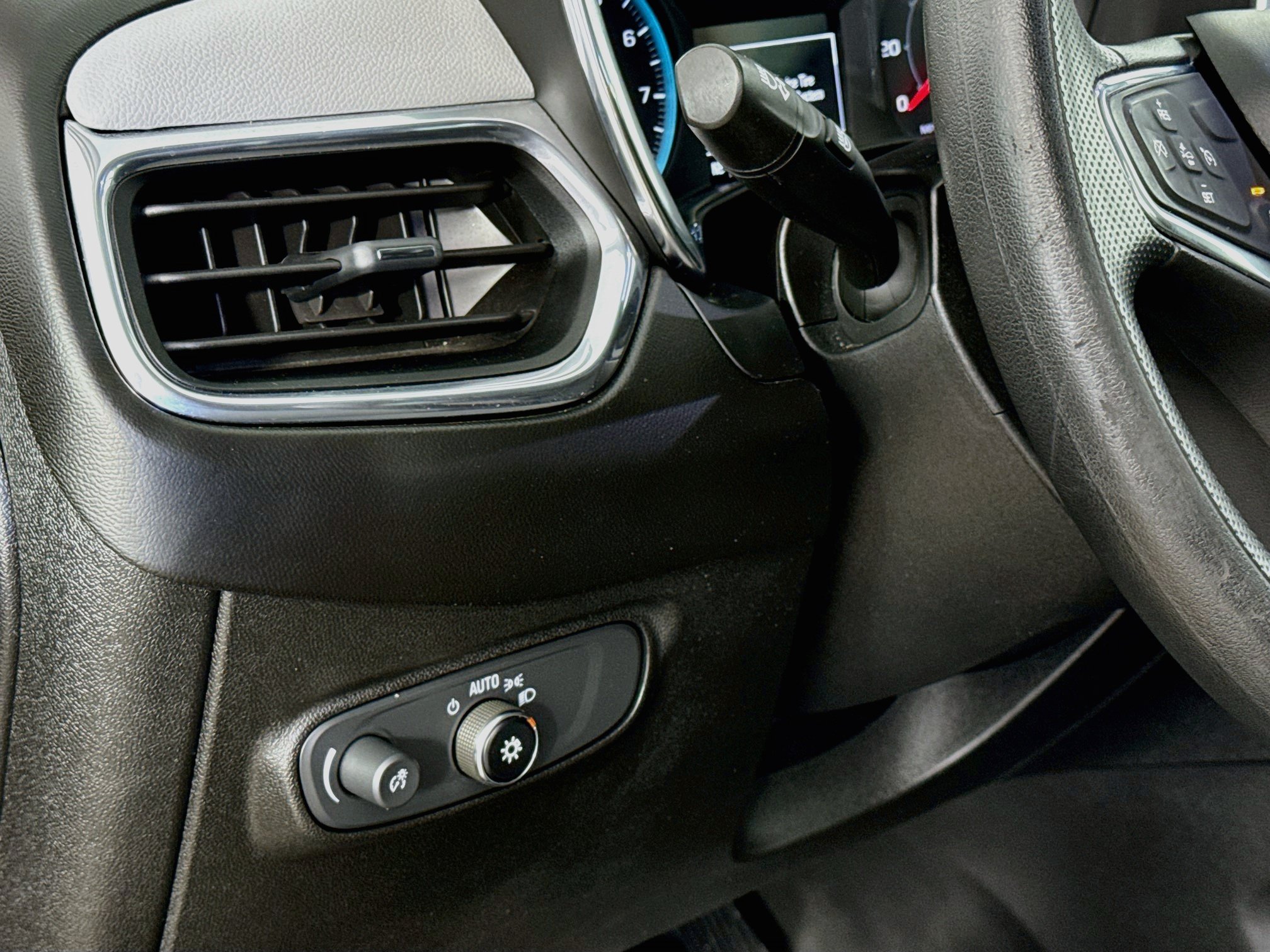 Used 2020 Chevrolet Equinox LS w/ LS Convenience Package FWD image 12