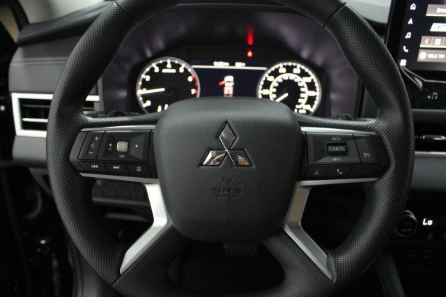 New 2026 Mitsubishi Outlander ES image 8