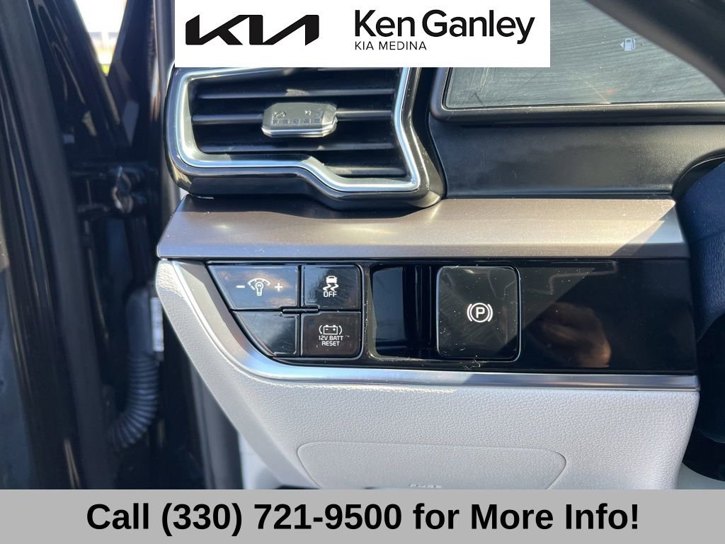 Certified 2025 Kia Sportage EX image 30