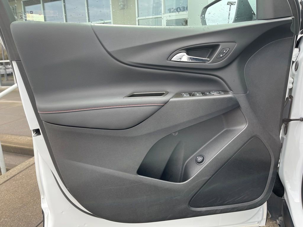 Used 2023 Chevrolet Equinox RS AWD/4WD image 10