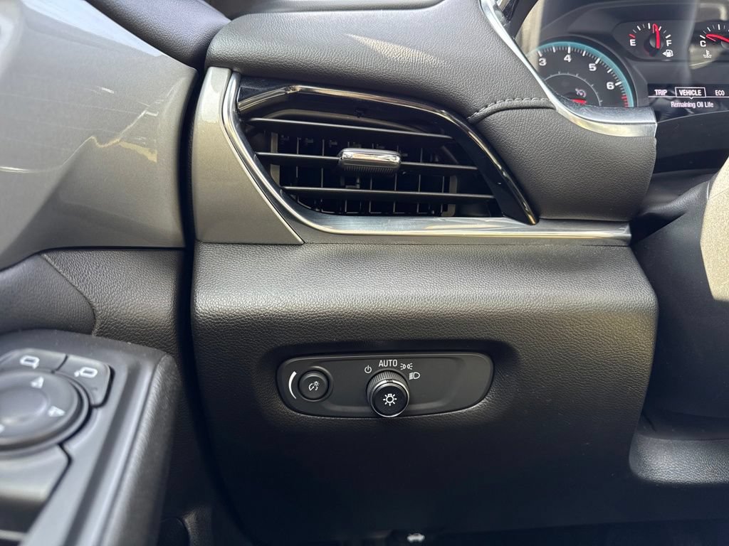 Used 2022 Chevrolet Traverse LT FWD image 47