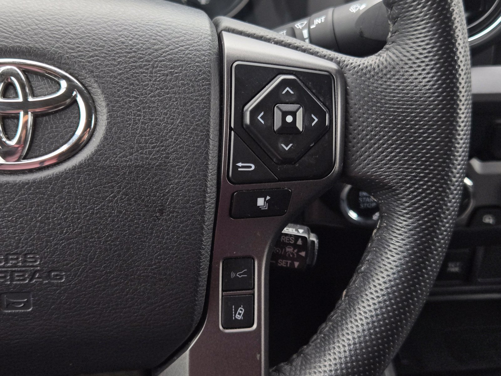 Certified 2023 Toyota Tacoma TRD Off-Road AWD/4WD image 19