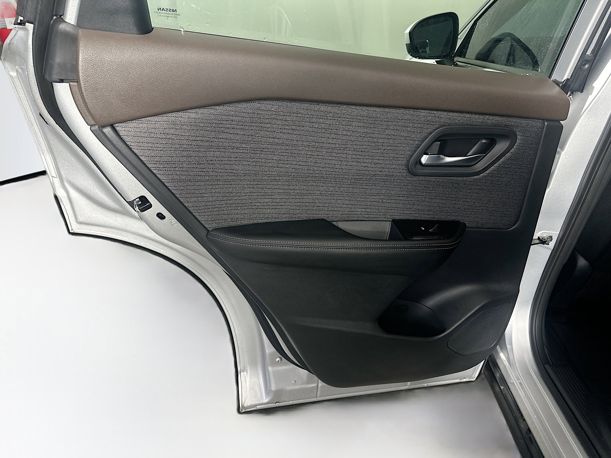 Used 2023 Nissan Rogue SV image 26