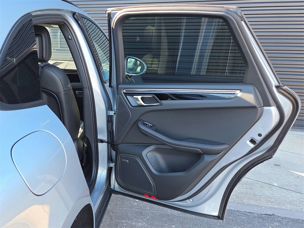 New 2026 Porsche Macan image 22