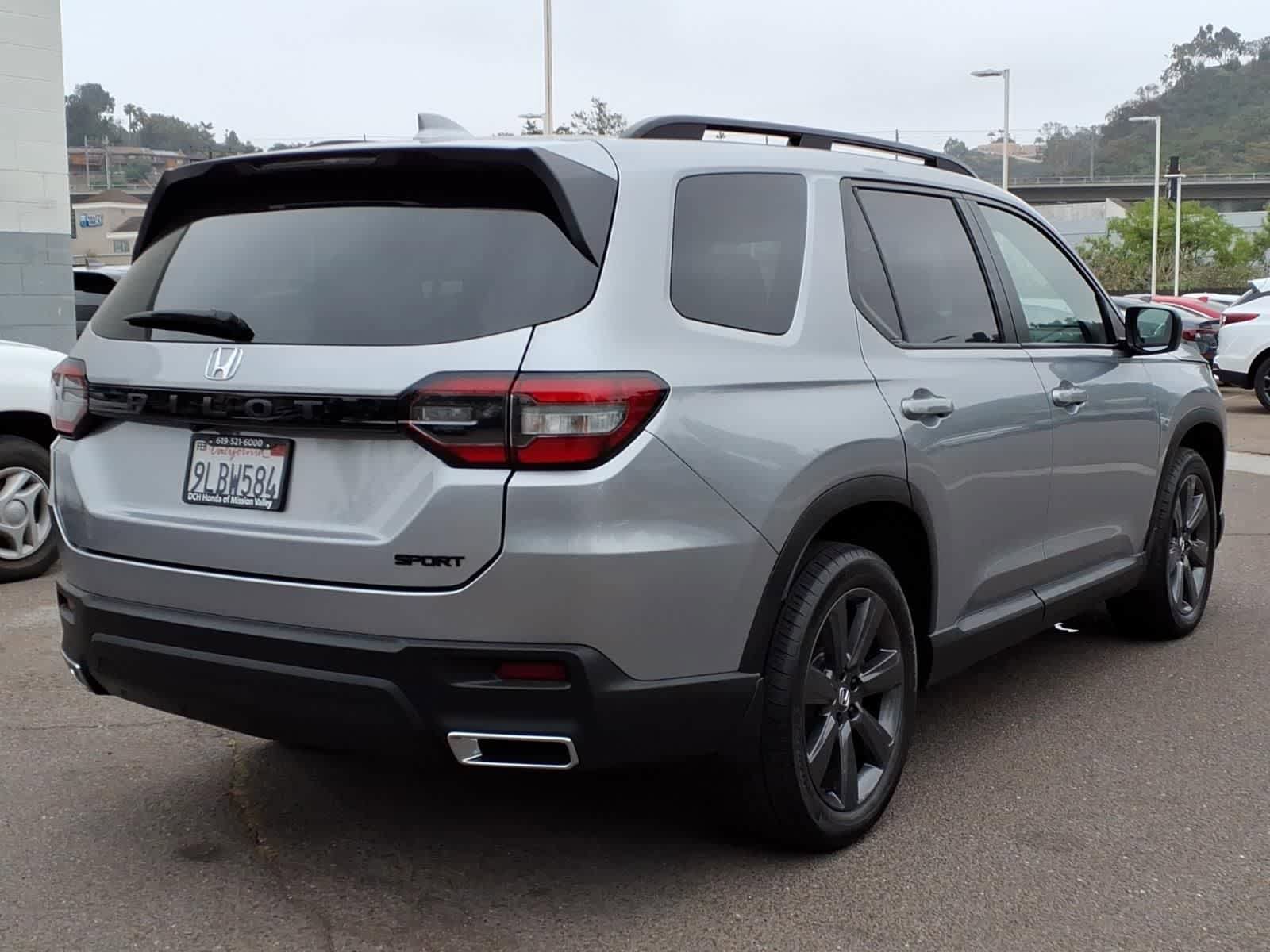 Used 2024 Honda Pilot Sport image 4