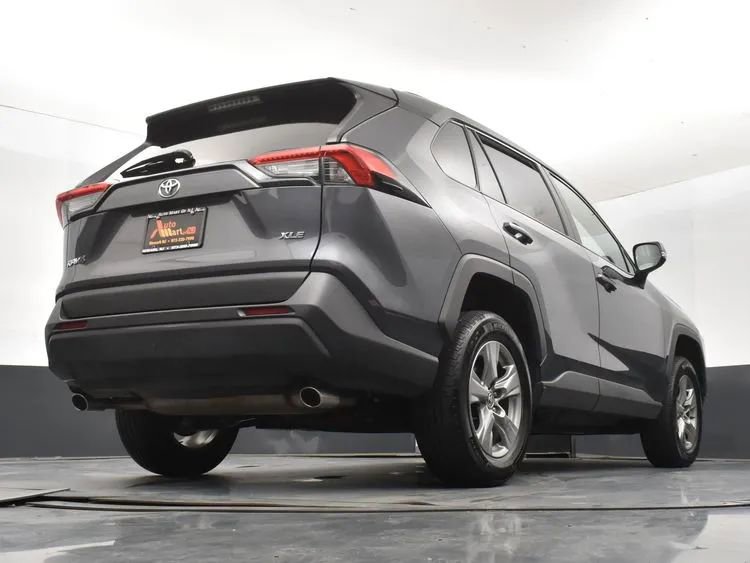 Used 2025 Toyota RAV4 XLE FWD image 13