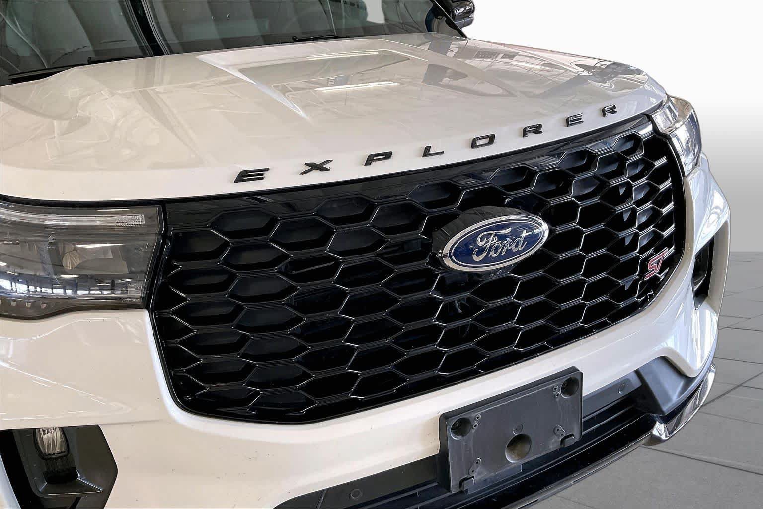 Used 2025 Ford Explorer ST AWD/4WD image 30