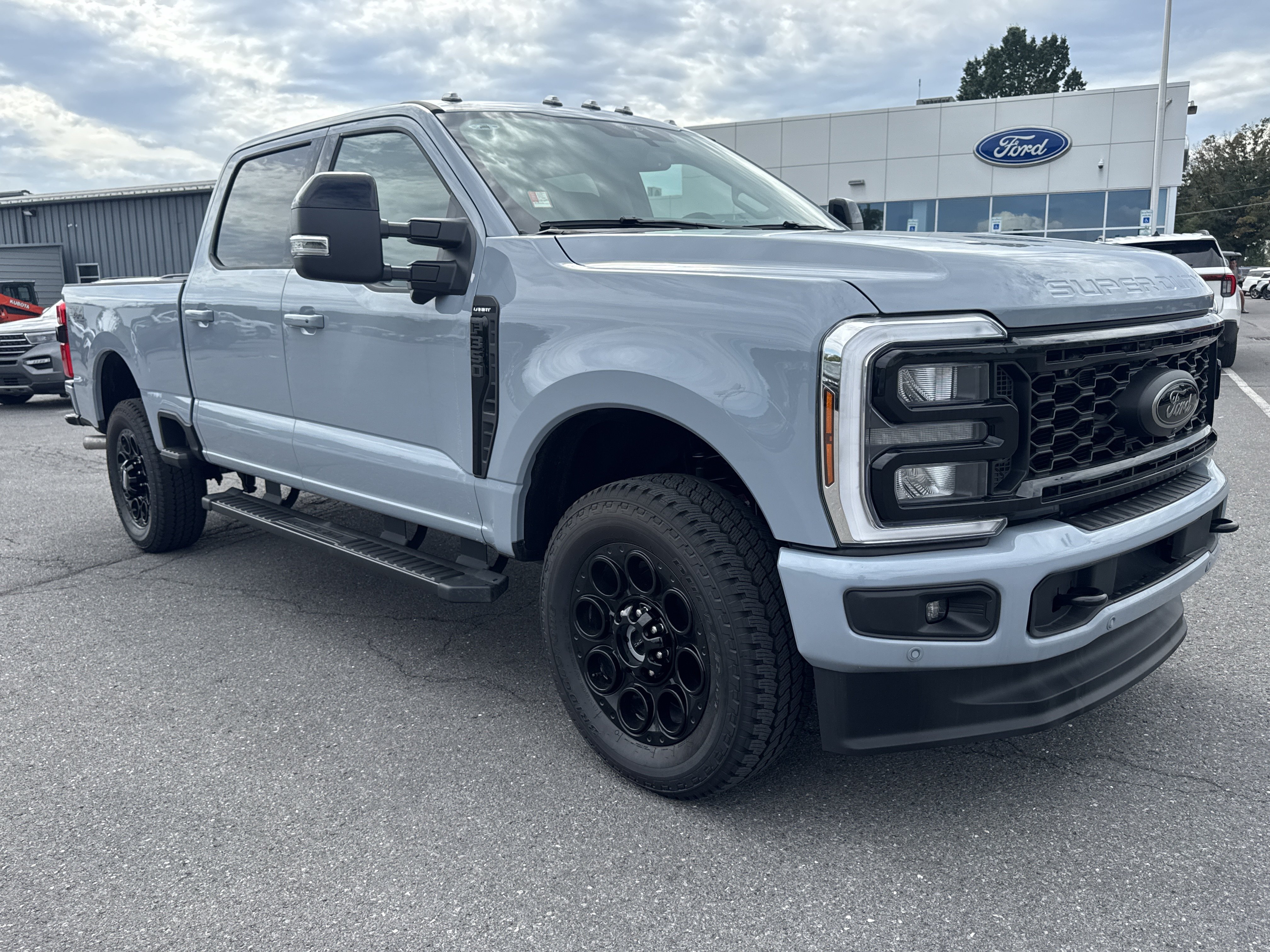 New 2026 Ford F350 Lariat w/ Black Appearance Package AWD/4WD image 1