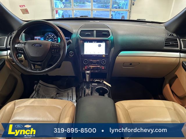 Used 2017 Ford Explorer XLT w/ Equipment Group 202A AWD/4WD image 8