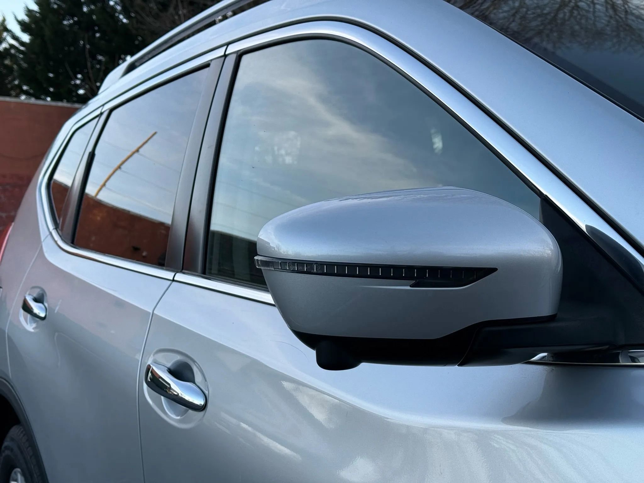 Used 2017 Nissan Rogue SV w/ SV Premium Package image 23