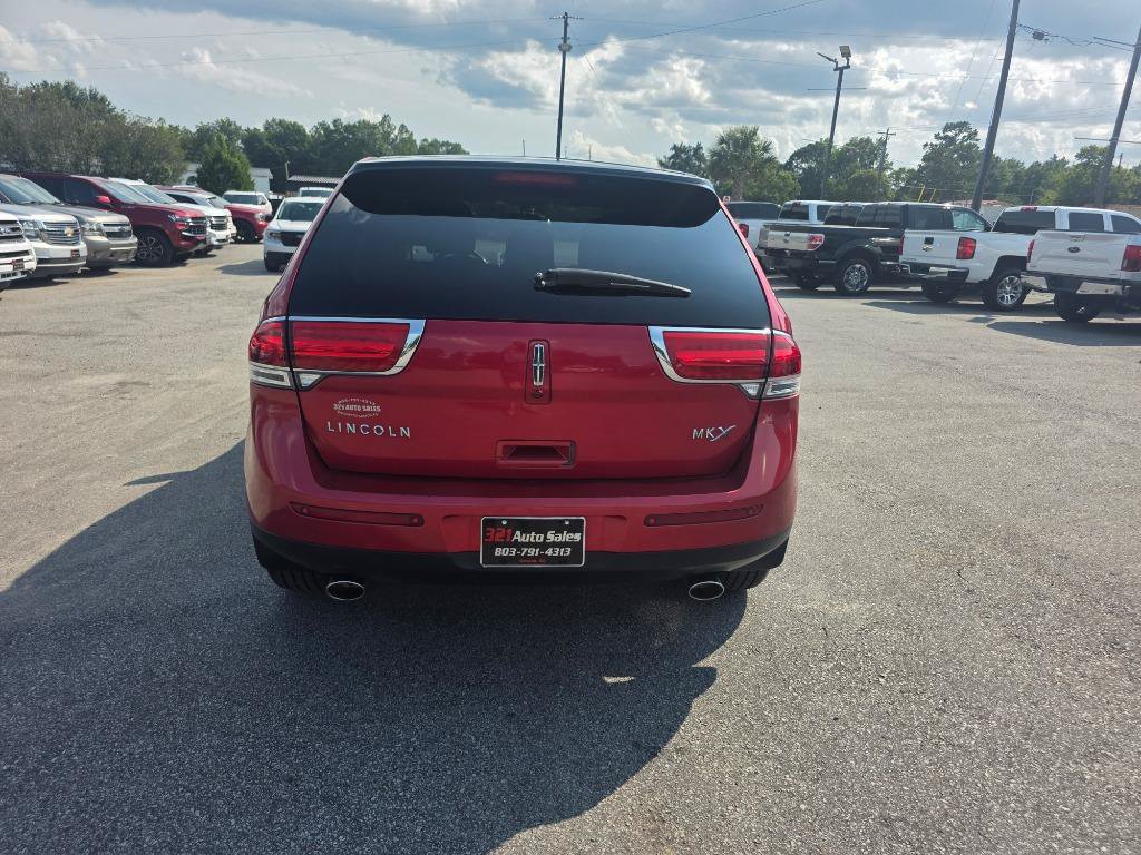 Used 2012 Lincoln MKX FWD image 3