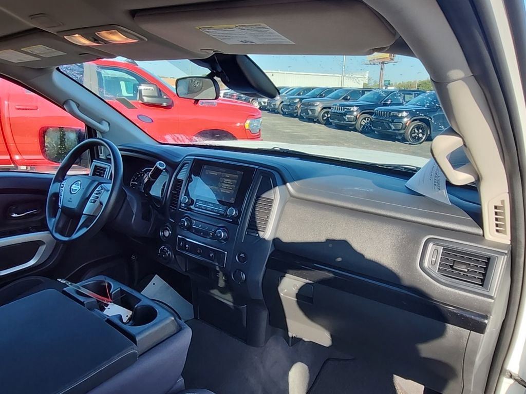 Used 2022 Nissan Titan SV AWD/4WD image 22
