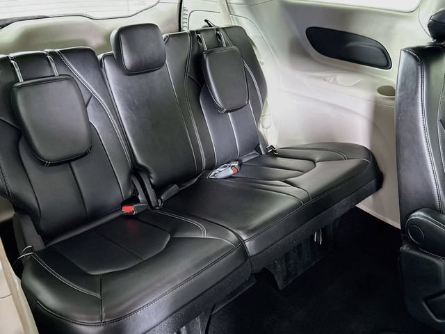 Used 2023 Chrysler Pacifica Touring-L FWD image 37