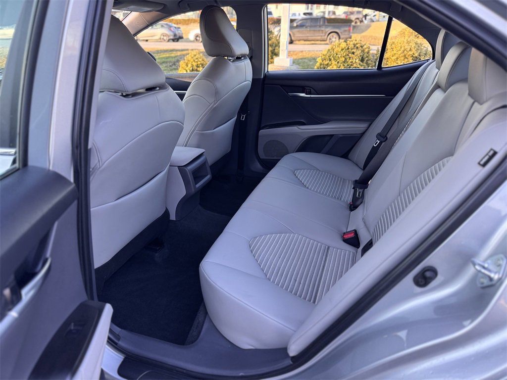 Used 2022 Toyota Camry SE image 12