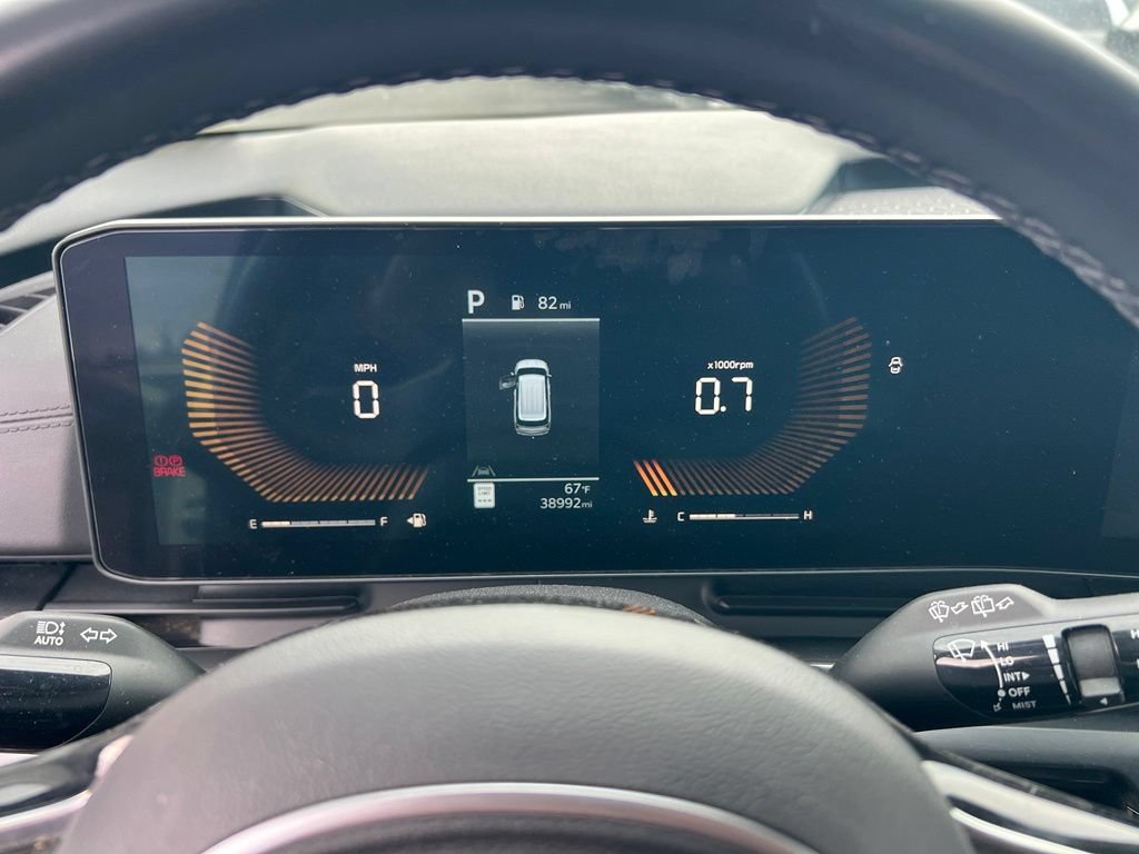 Used 2025 Kia Carnival FWD image 19
