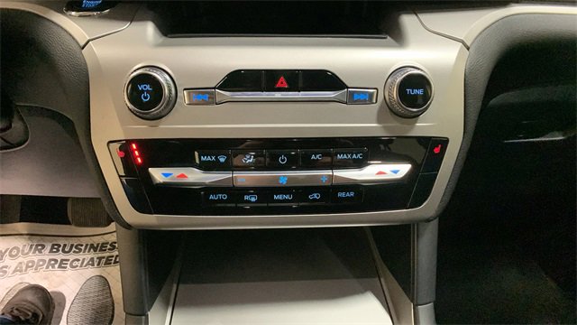 Used 2022 Ford Explorer XLT image 40