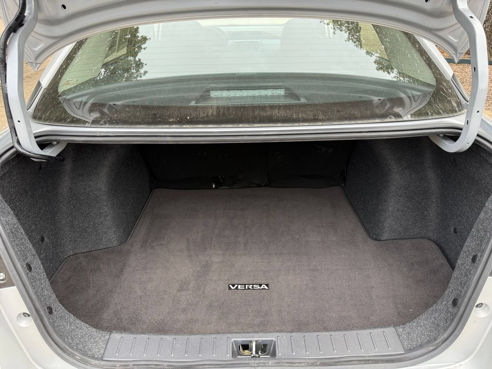 Used 2025 Nissan Versa SV FWD image 26