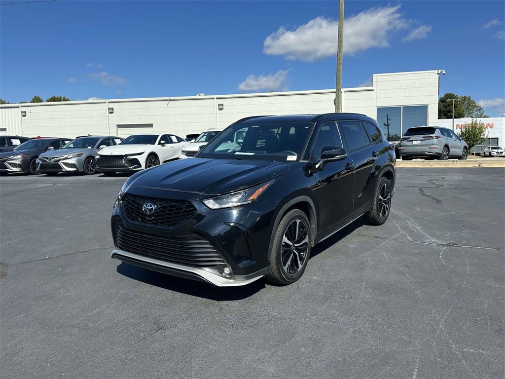 Used 2022 Toyota Highlander XSE image 3