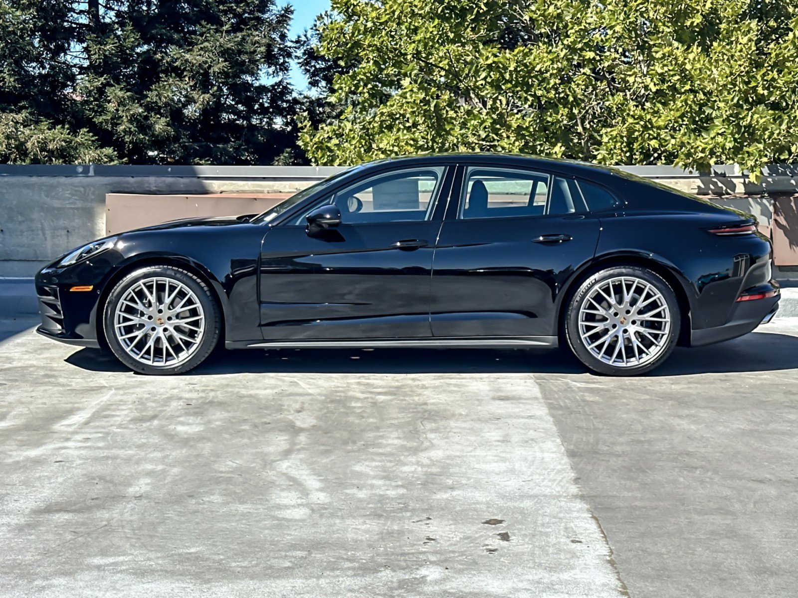 New 2025 Porsche Panamera 4 image 2