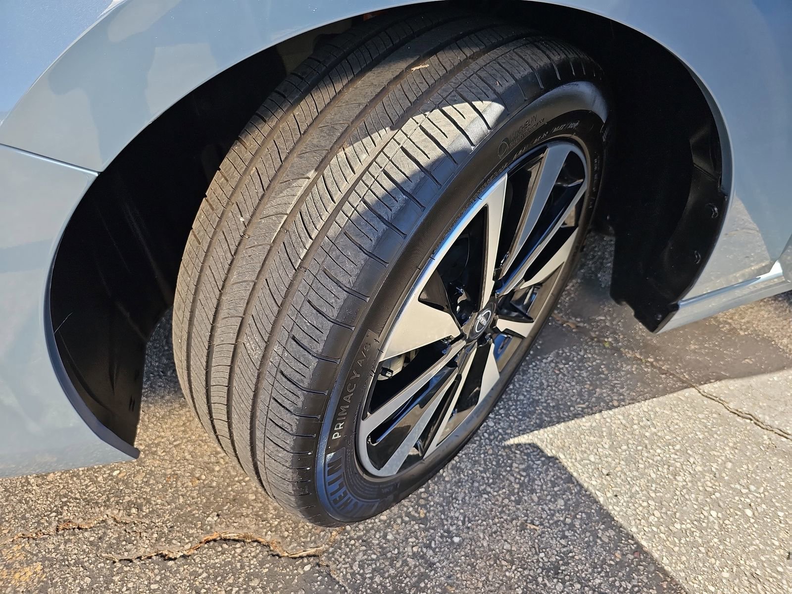 Used 2025 Nissan Sentra SV w/ SV Premium Package image 37