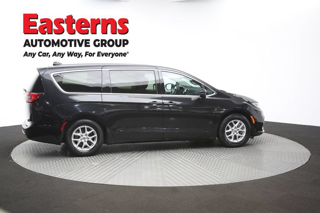 Used 2023 Chrysler Pacifica Touring-L FWD image 45