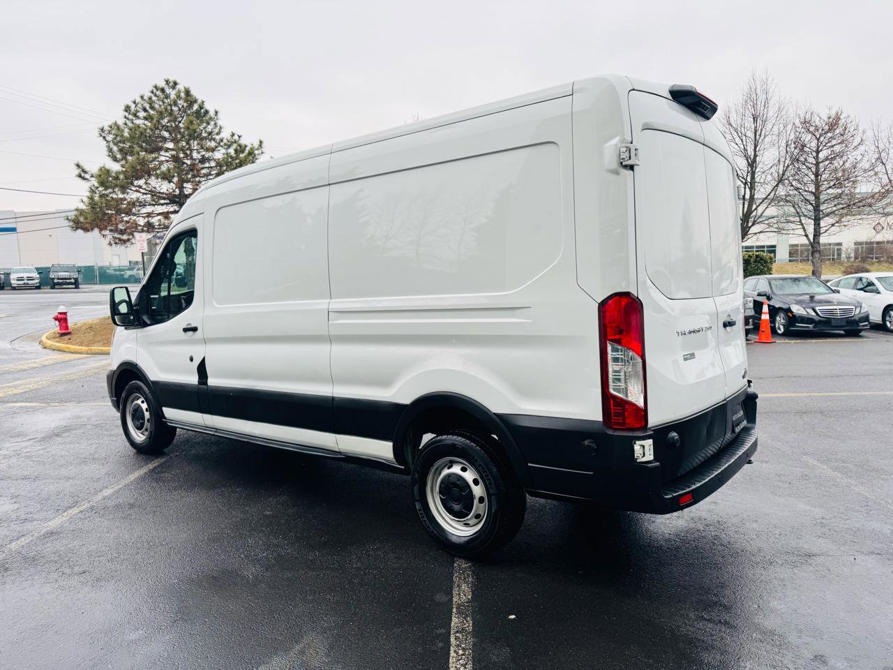 Used 2020 Ford Transit 250 Medium Roof w/ Load Area Protection Package image 9