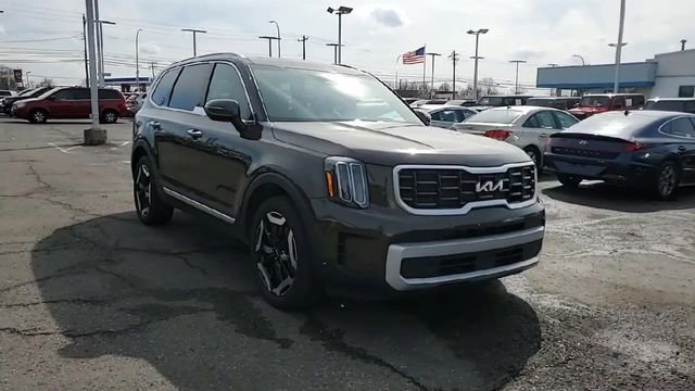 Used 2025 Kia Telluride S FWD image 2