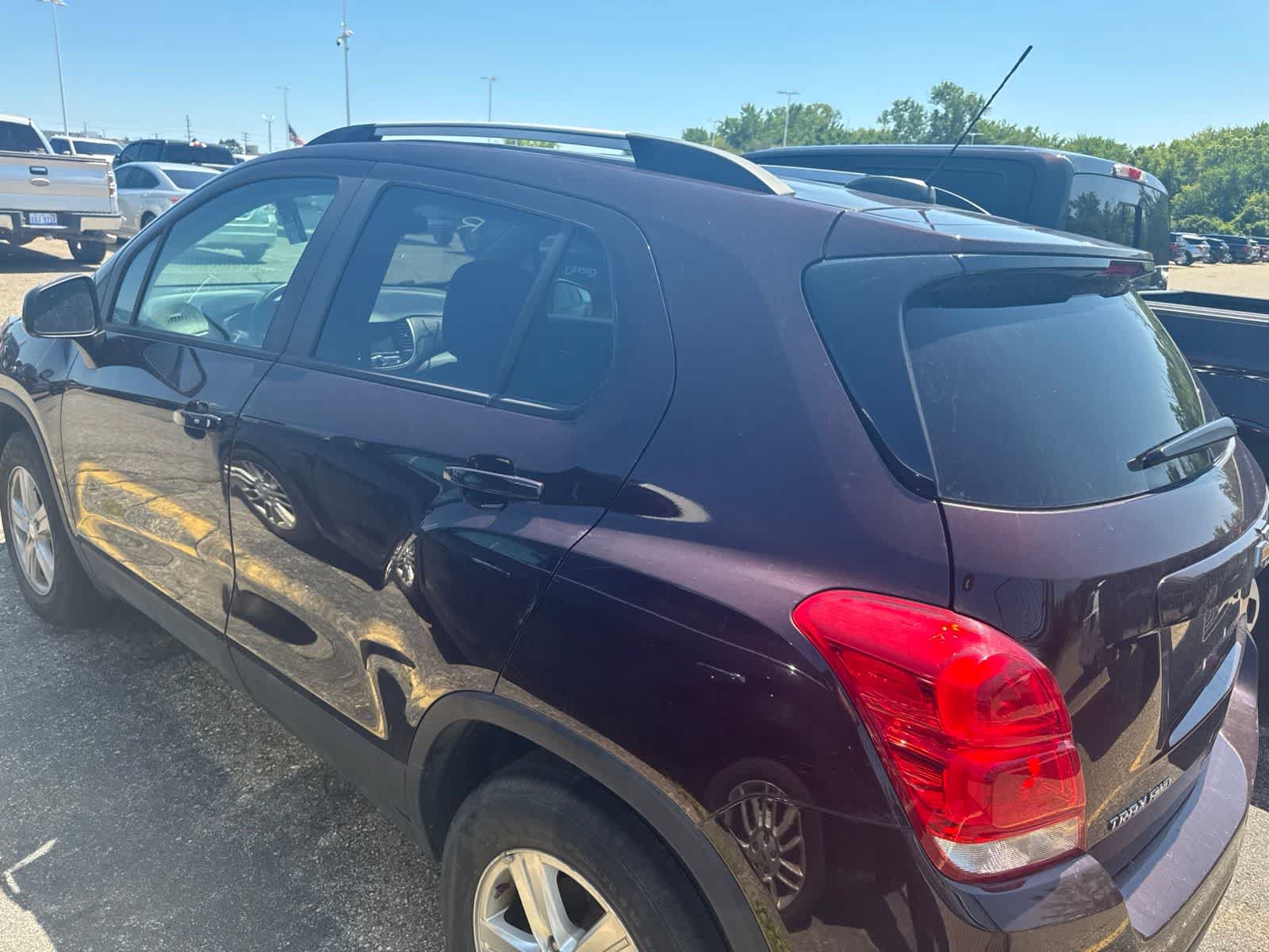 Used 2022 Chevrolet Trax LT w/ LT Convenience Package AWD/4WD image 16