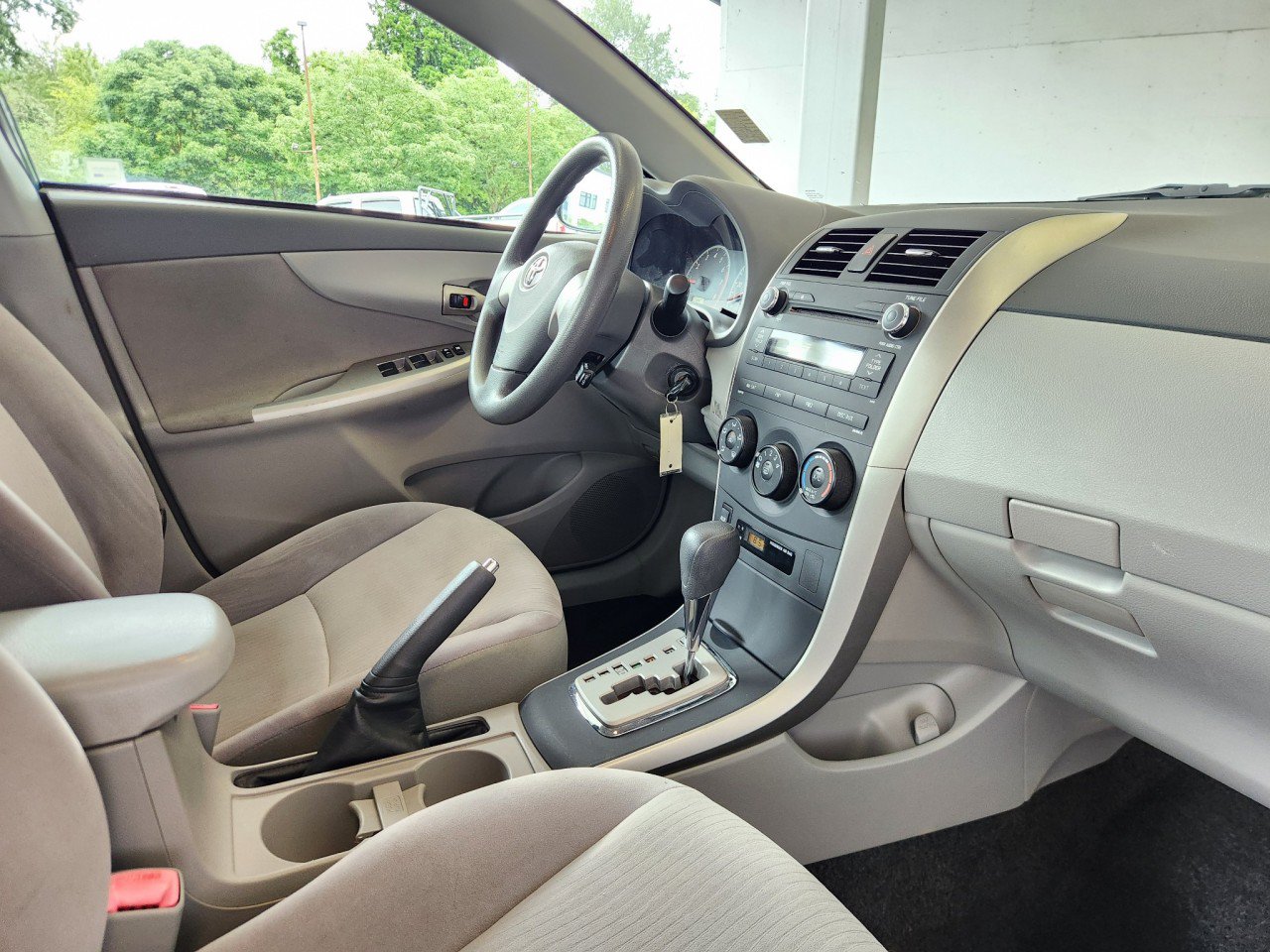Used 2010 Toyota Corolla LE FWD image 2