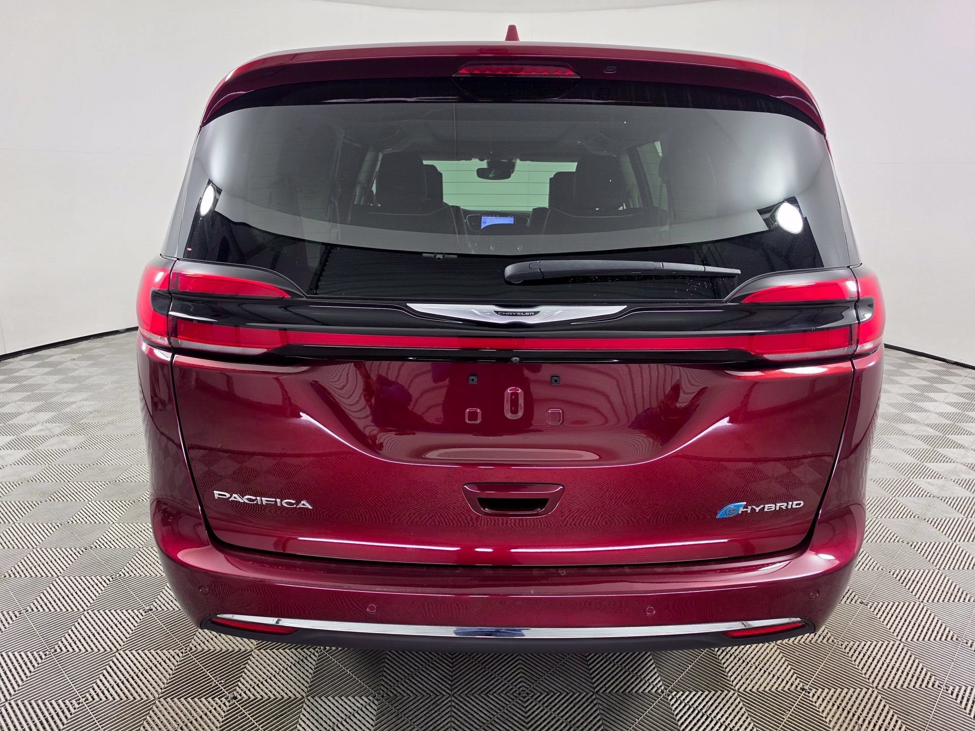 Used 2022 Chrysler Pacifica Limited w/ Uconnect Theater Family Group FWD image 6