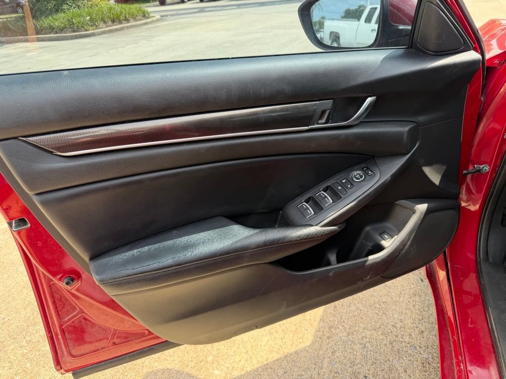 Used 2018 Honda Accord Sport image 10