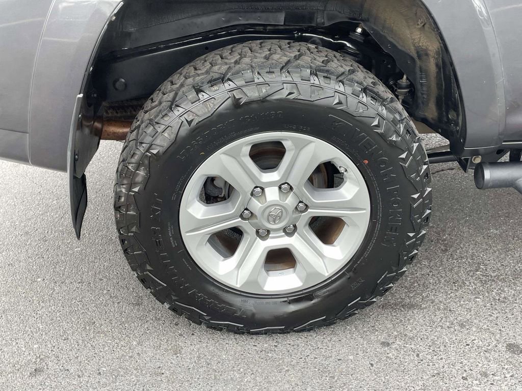 Used 2021 Toyota 4Runner SR5 AWD/4WD image 8