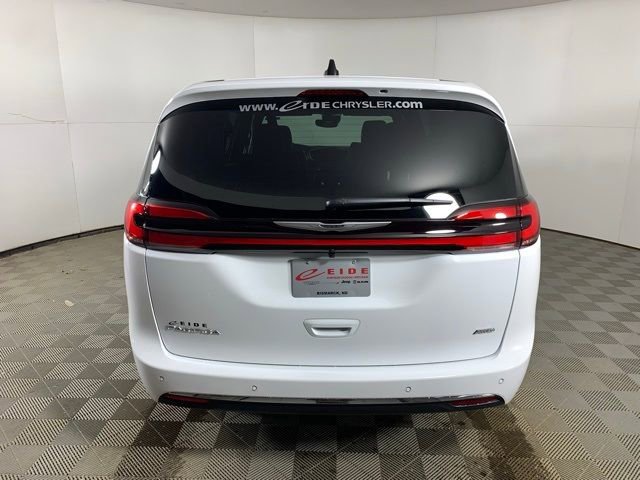 New 2026 Chrysler Pacifica Select image 6