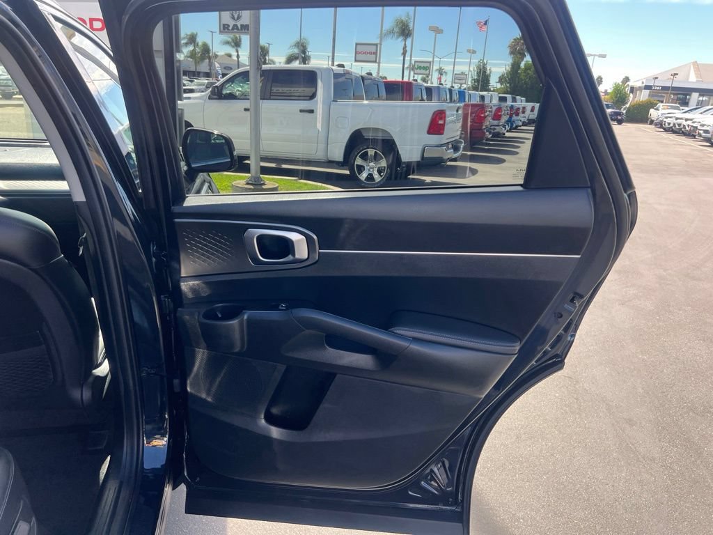 Used 2023 Kia Sorento EX AWD/4WD image 53