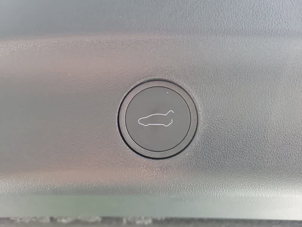 Used 2023 Tesla Model Y AWD image 38