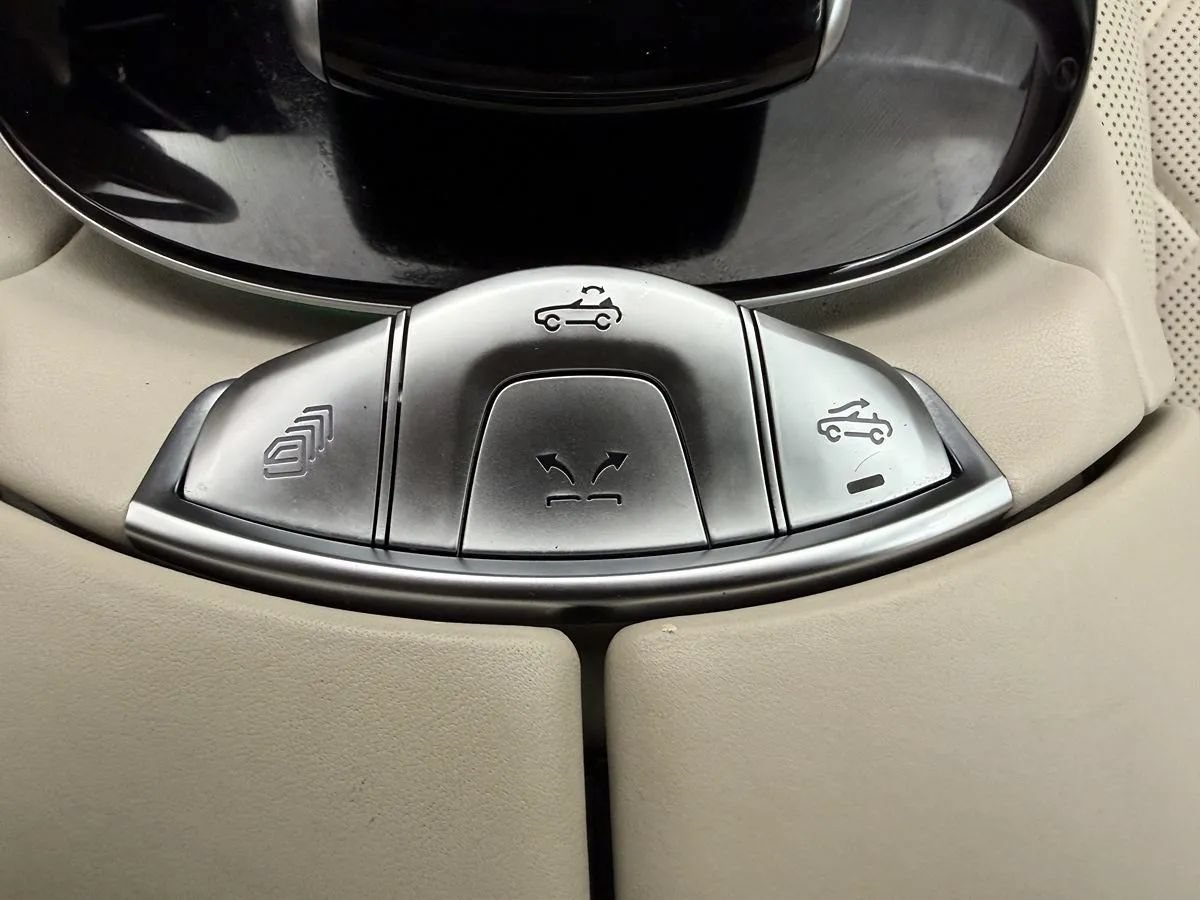 Used 2018 Mercedes-Benz E 400 4MATIC Cabriolet image 38